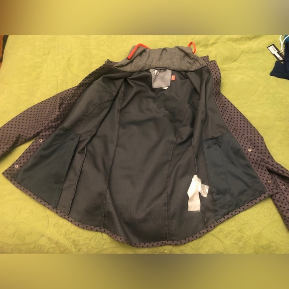 Volcom Snap Front Jacket with hood. Size XS - Picture 3 of 4